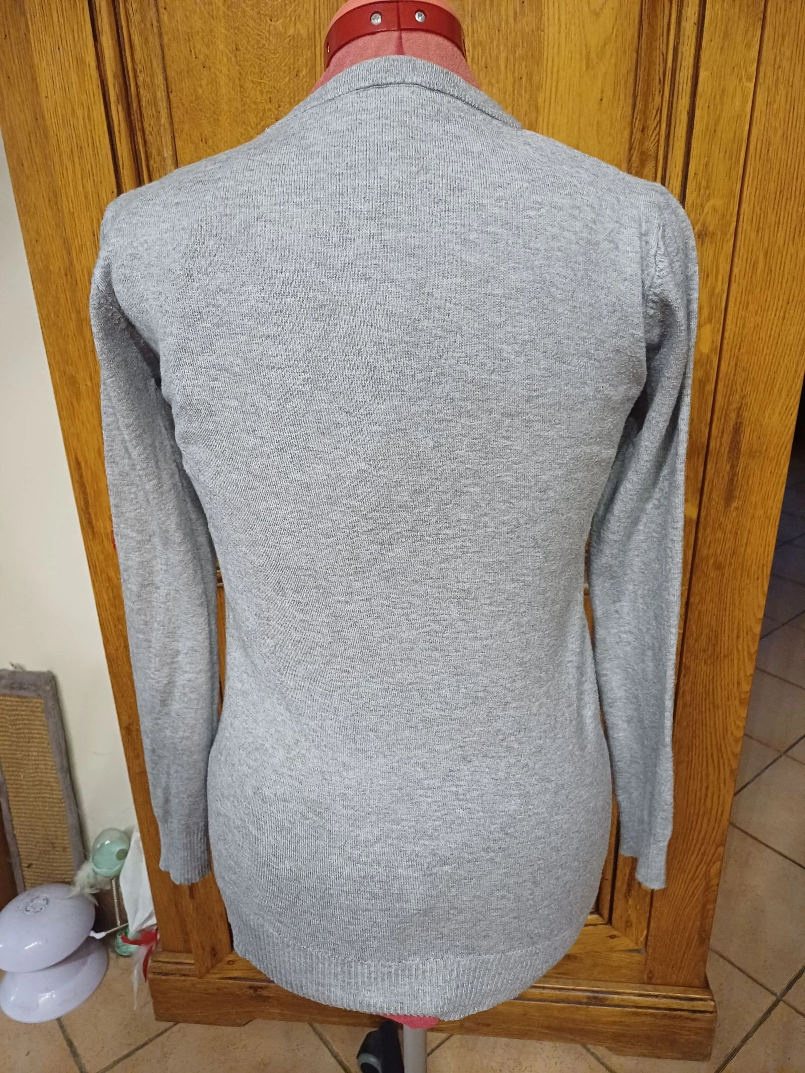 Grijze trui maat L maar past als maat M dat is 38 gezien de maten merk Elevenparis zeer goede staat in polyester viscose en nylon – photo 4